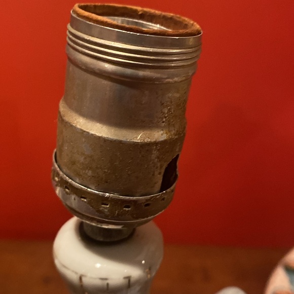 Vintage 40’s-50’s Boudoir lamps, porcelain Victorian figures made in Japan. - Picture 7 of 17